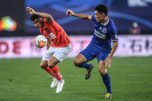 TA：姆巴佩射丢点球后情绪低落 赛后未感谢球迷